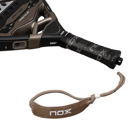 Pala de Pádel Nox AT10 Pro Cup Hard 2026